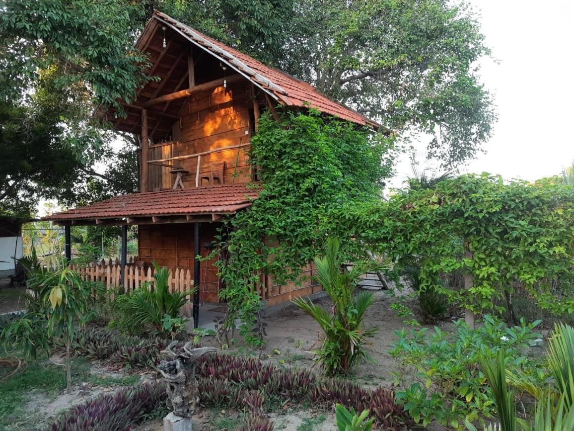Beach Lagoon Parans Hotel Arugam Bay Exterior photo