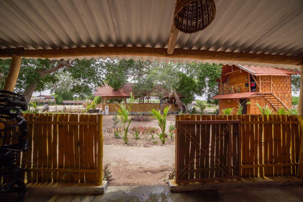Beach Lagoon Parans Hotel Arugam Bay Exterior photo